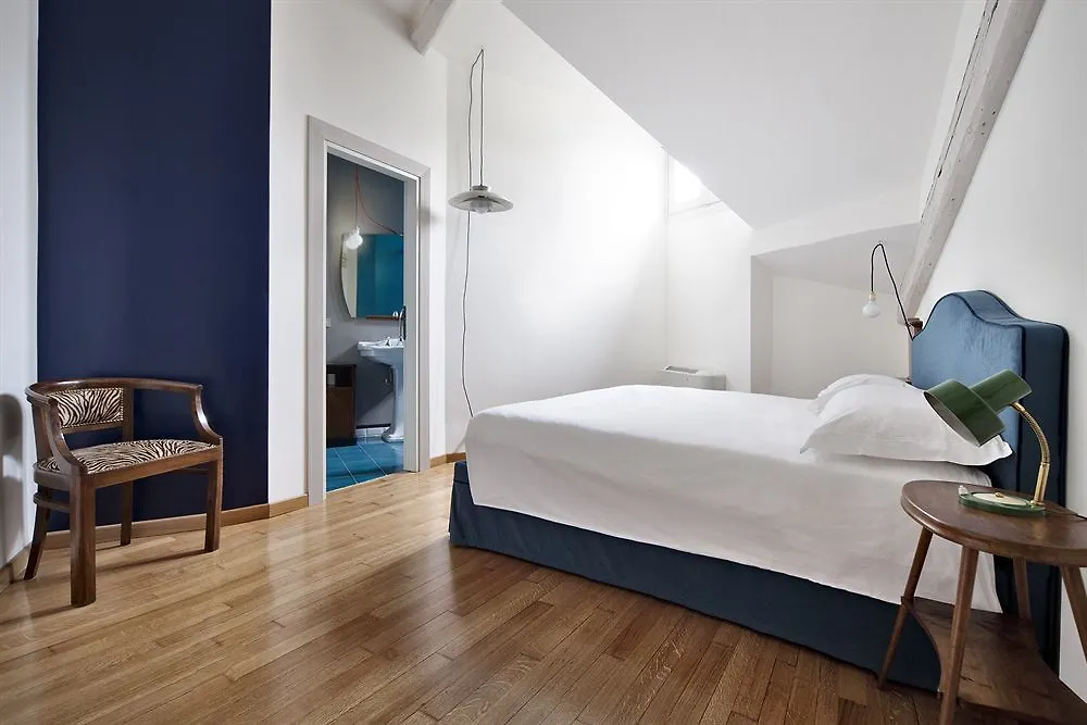 Brera Apartments In San Fermo Milan