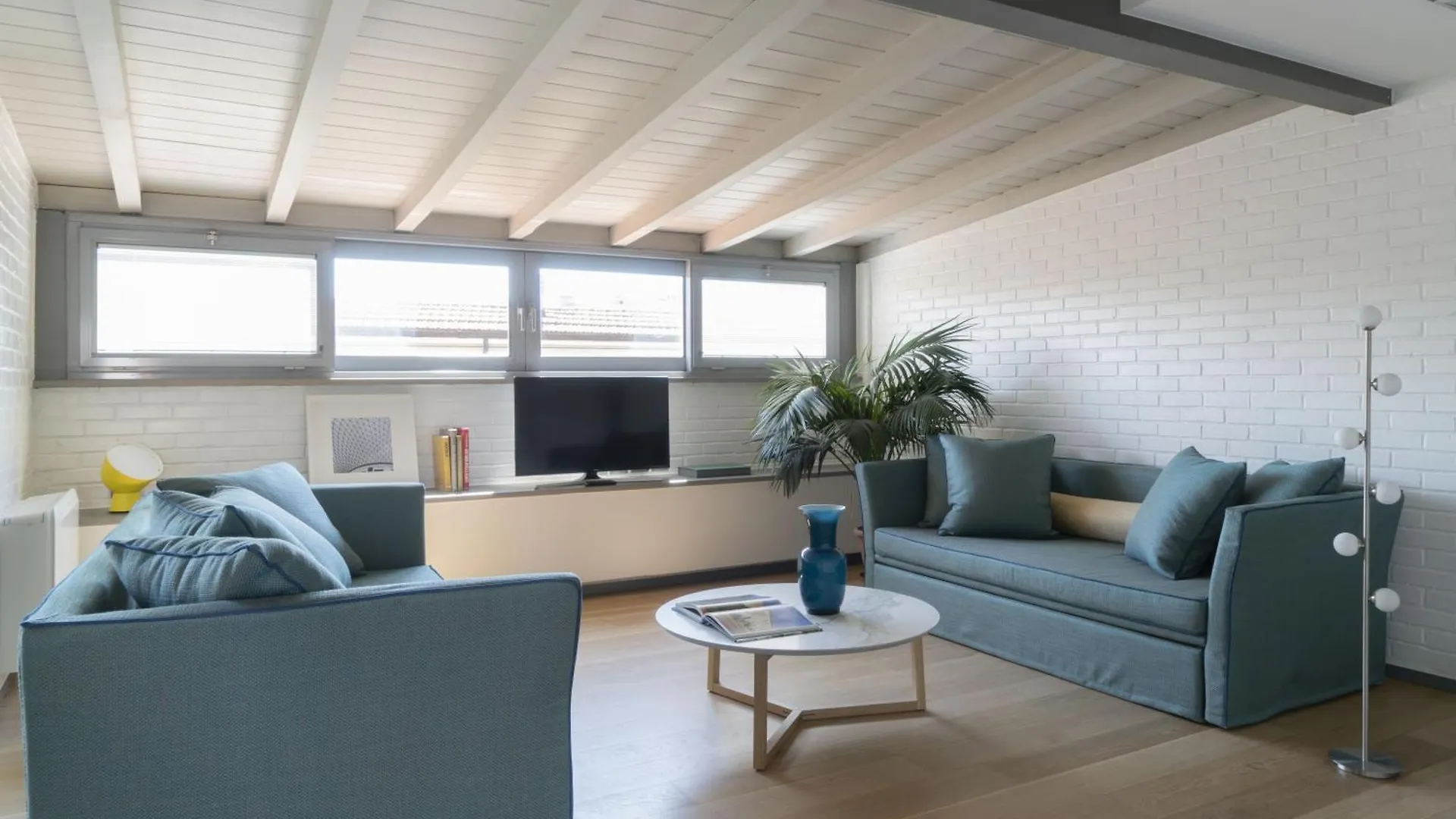 Brera Apartments In San Fermo Milan