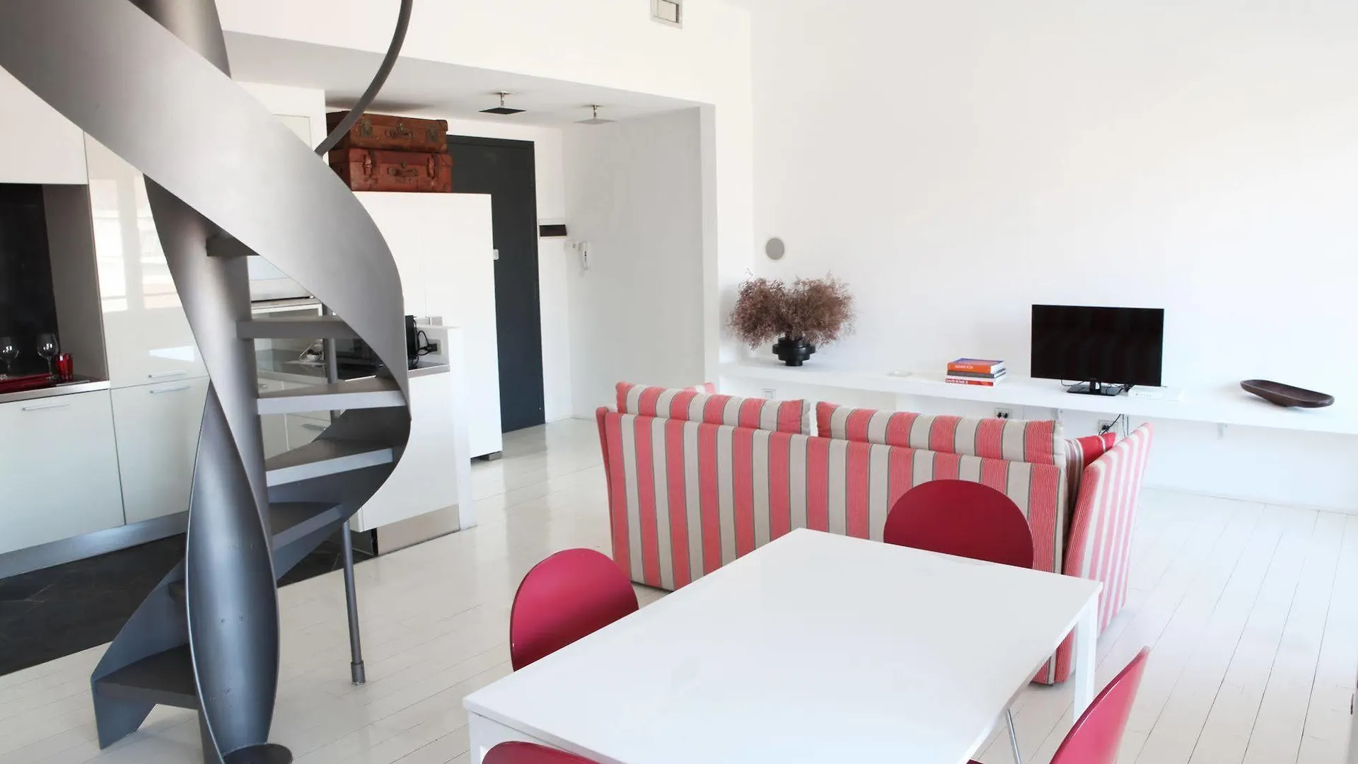 Brera Apartments In San Fermo Milan
