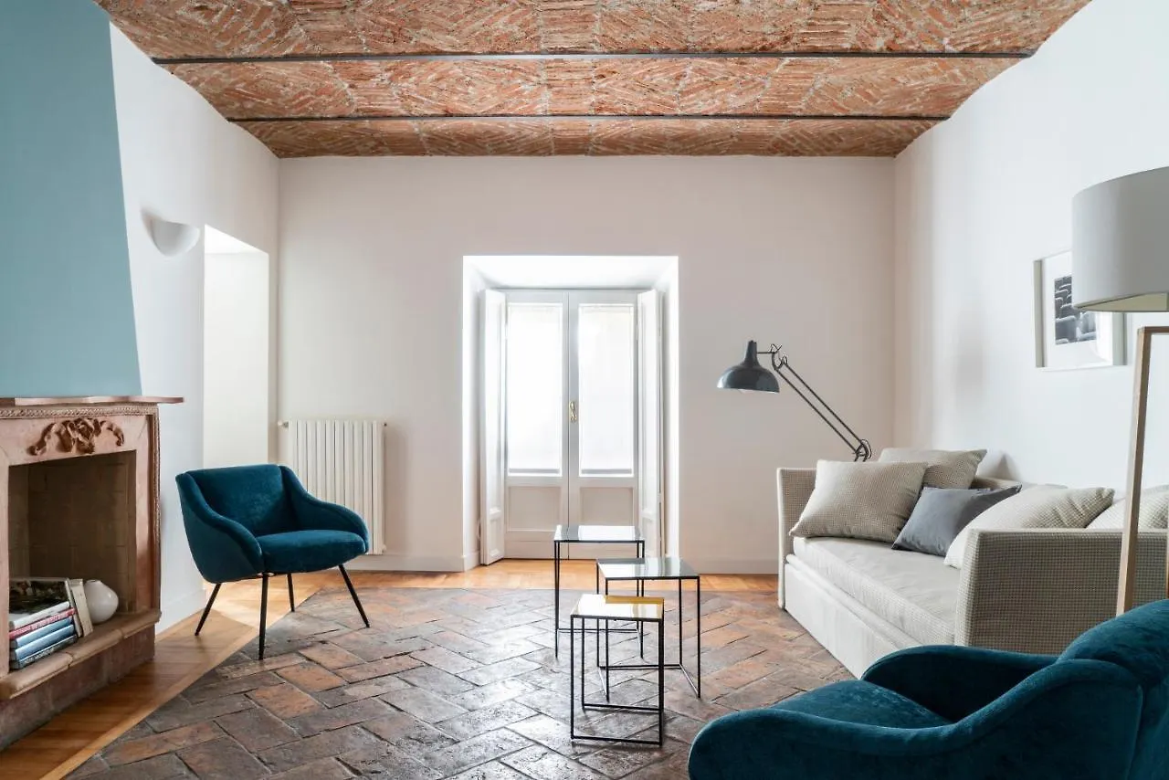 Brera Apartments In San Fermo Milan